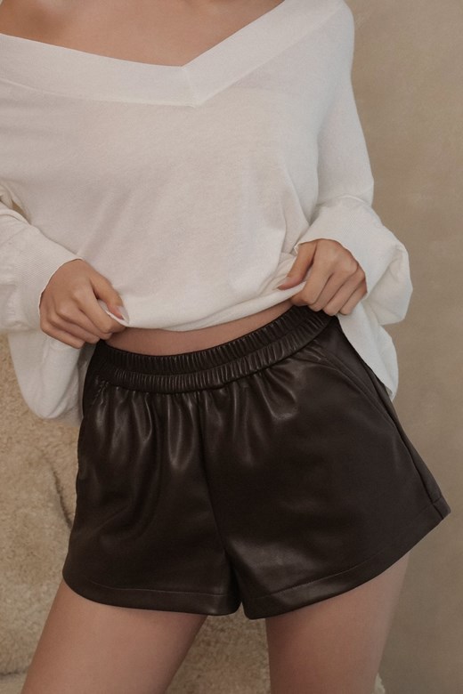 日常率性皮革短褲