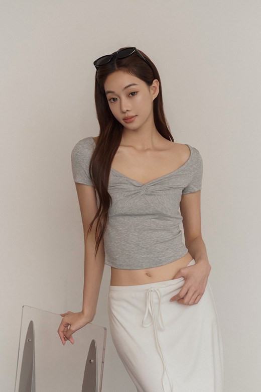 甜辣V領扭結短TEE