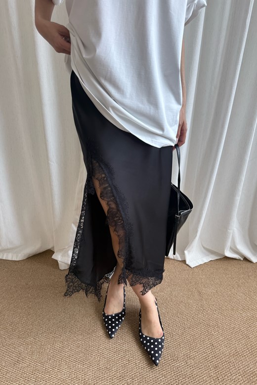 08 蕾絲拼接緞面側開衩鬆緊長裙