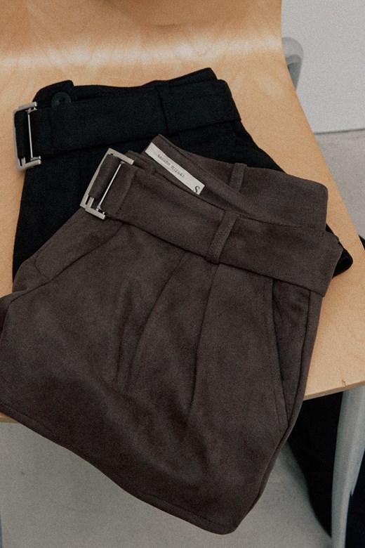 造型麂皮腰帶短褲