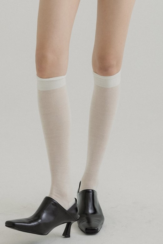 素面透膚造型中筒襪