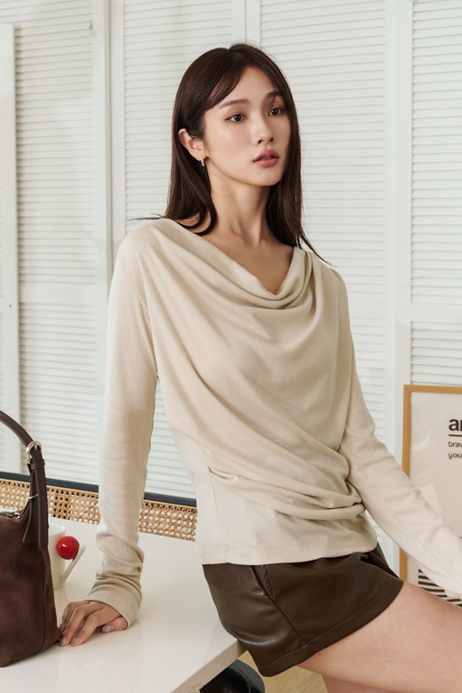 17 層次感圓領長袖上衣