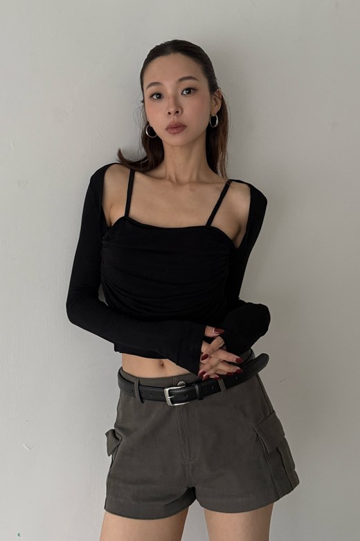 22 抓皺細肩上衣