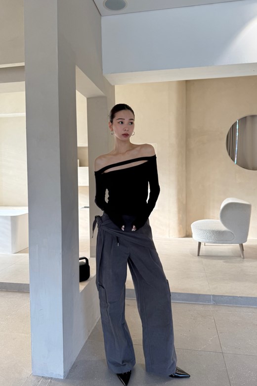 15 法式細帶一字領上衣