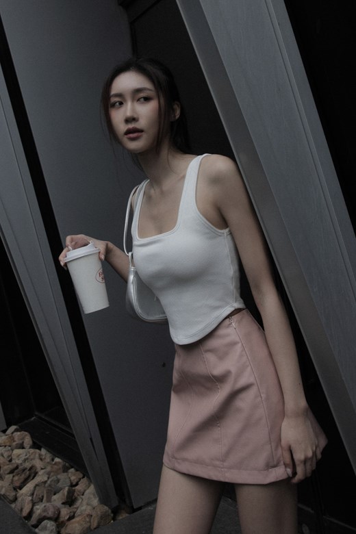 微辣中腰皮短裙