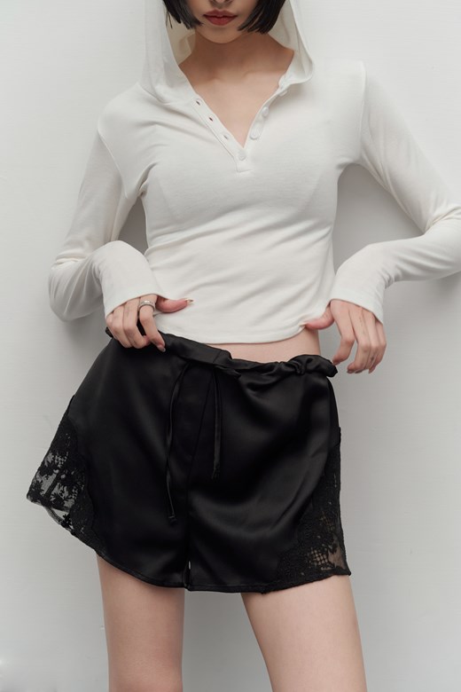 法式蕾絲飾邊緞面短褲