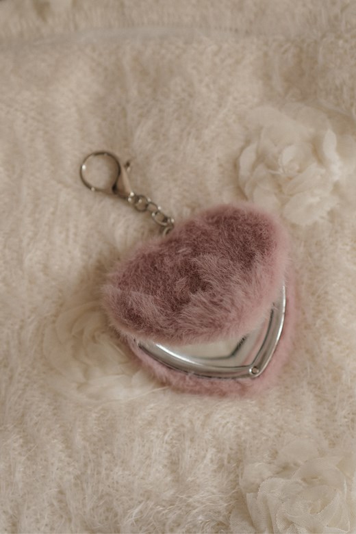 毛毛愛心鏡子吊飾