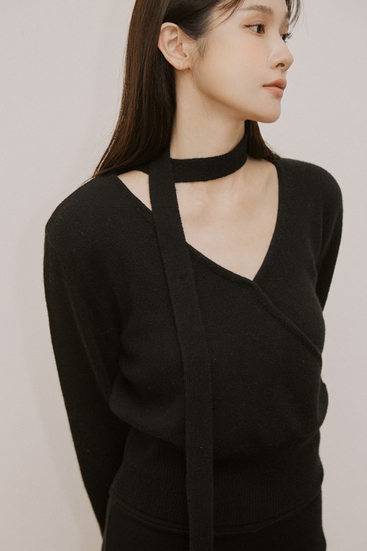 13 V領針織長袖上衣(附領巾)