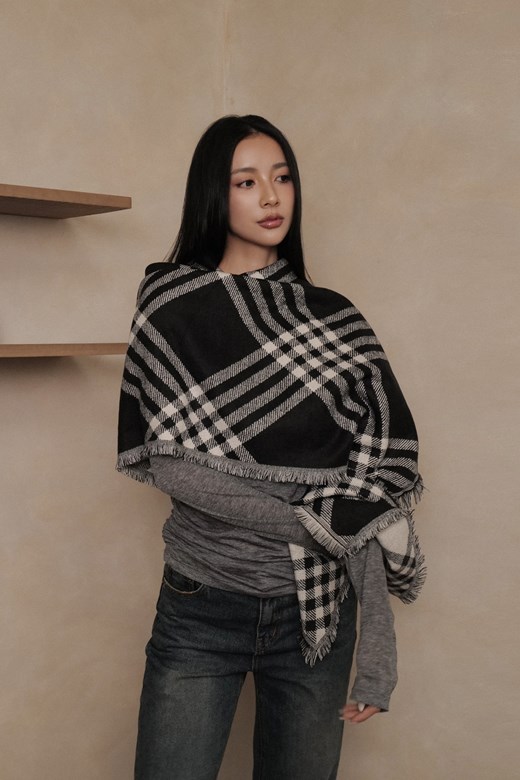 格紋流蘇披肩式圍巾