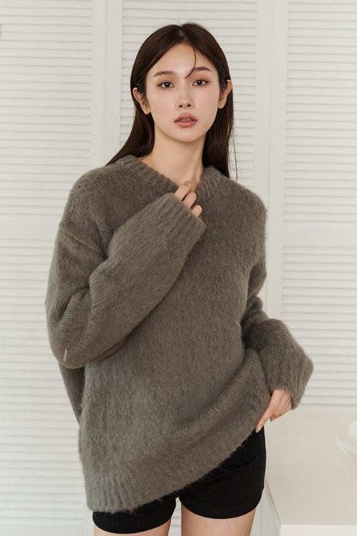 12 柔膚毛感圓領長袖上衣