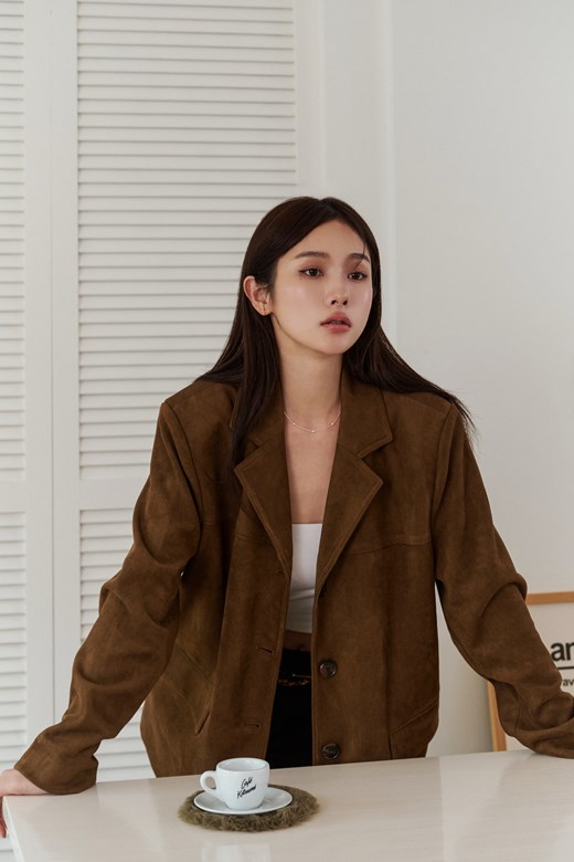 06 麂皮感設計款西裝外套