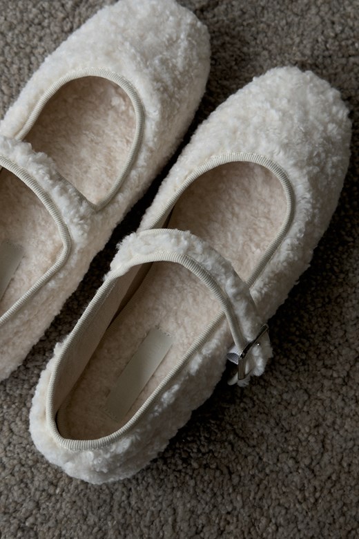 25 羊羔毛平底娃娃鞋