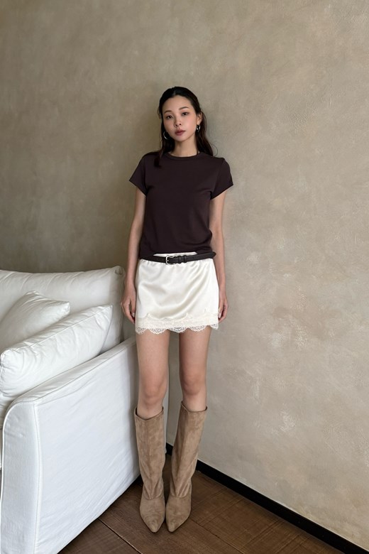 05 極簡修身圓領短TEE