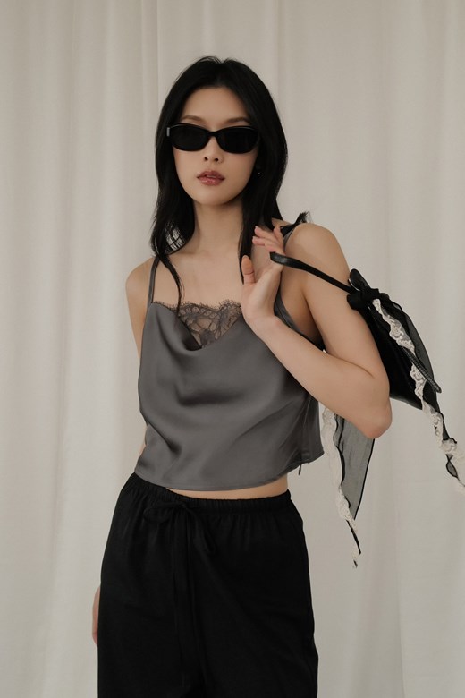 睫毛蕾絲垂領緞面背心