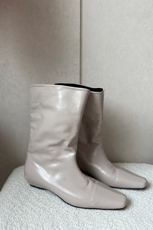 22 韓系慵懶皺感中筒靴