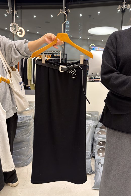 垂墜修身腰帶裙（附皮帶）