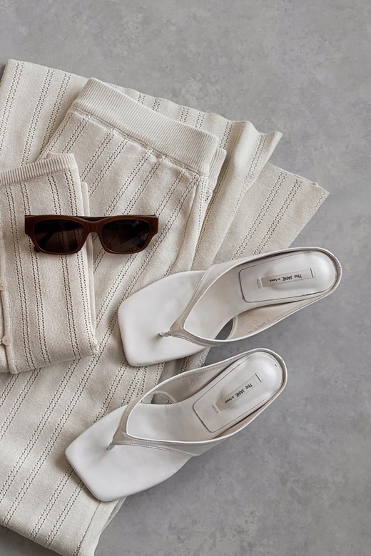 極簡方頭夾腳低跟涼鞋