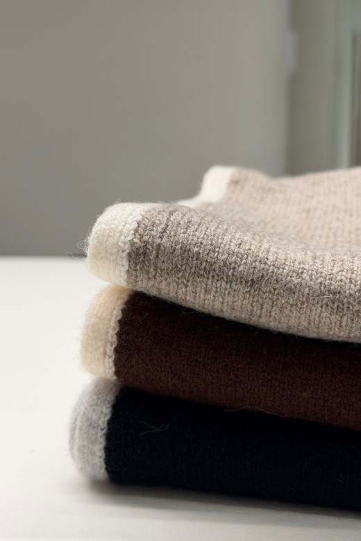 撞色百搭極簡風三角巾