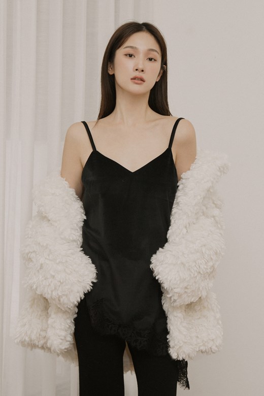 04 絲滑感蕾絲下擺細肩背心