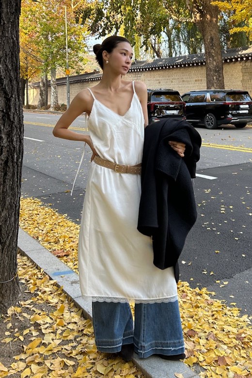 17 蕾絲拼接V領吊帶洋裝