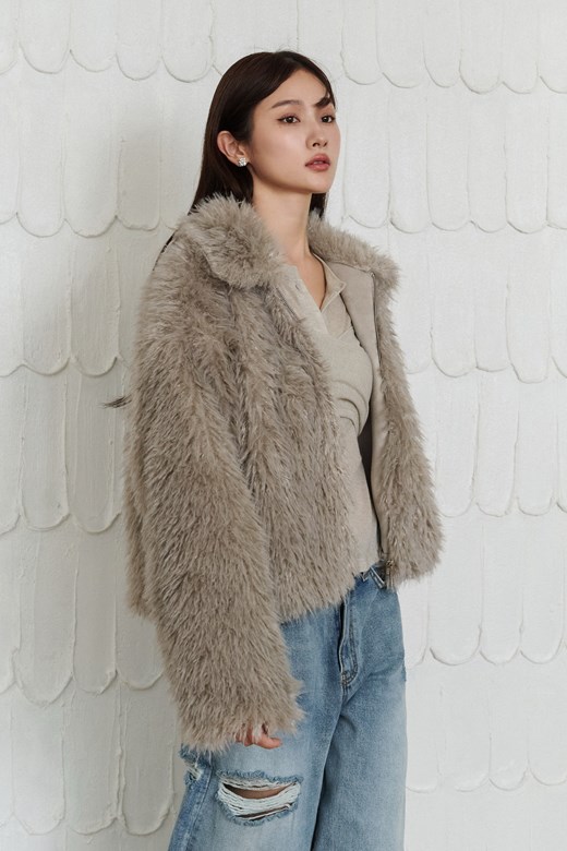 10 翻領毛毛短版外套