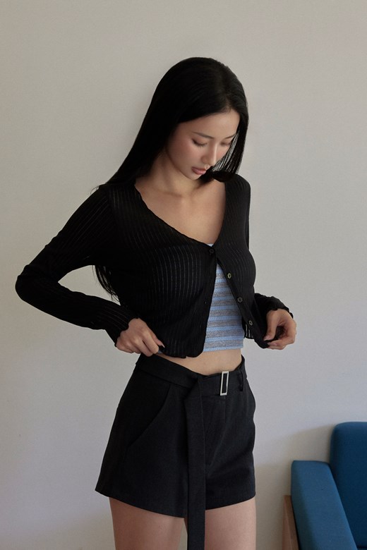 微透坑條小花釦上衣