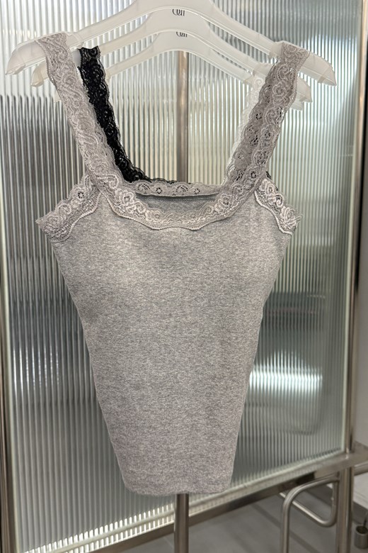 13 蕾絲肩帶背心BRA TOP