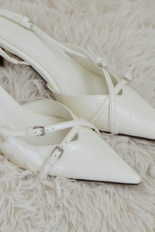 瑪莉一字扣尖頭跟鞋(版型偏小)