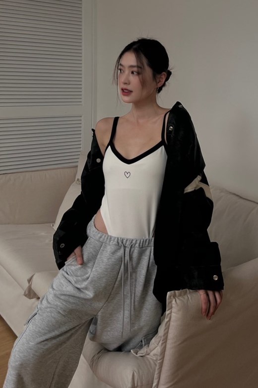 手繪小愛心高衩連體衣(附襯墊)