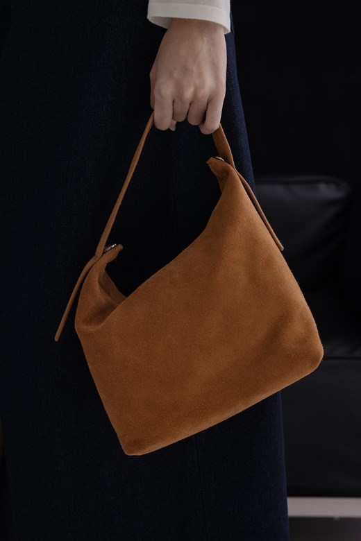 17 麂皮霧感小方包