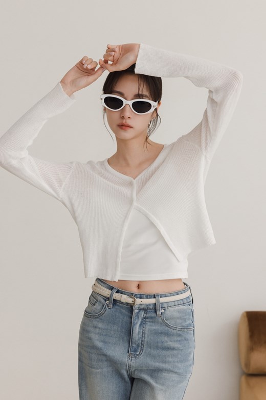 透膚坑條V領開釦上衣