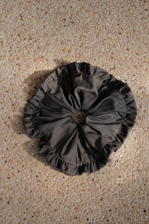 33 西裝紋荷葉髮圈