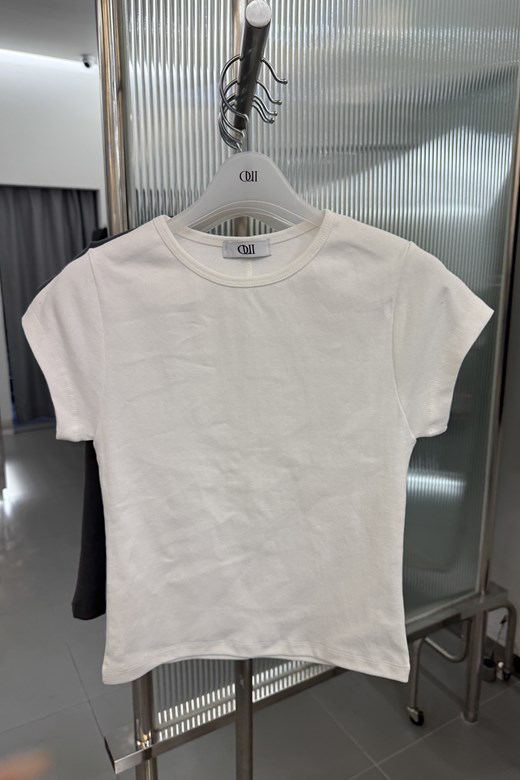 01 每天都要穿彈力短Tee