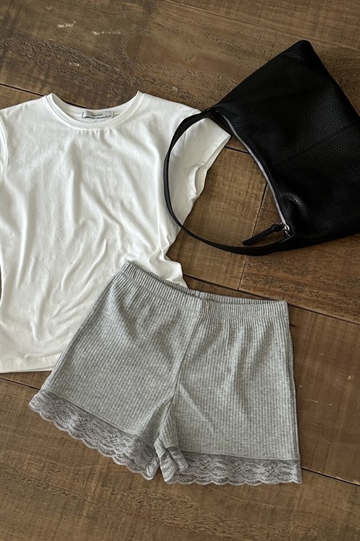 19 蕾絲下擺羅紋棉短褲