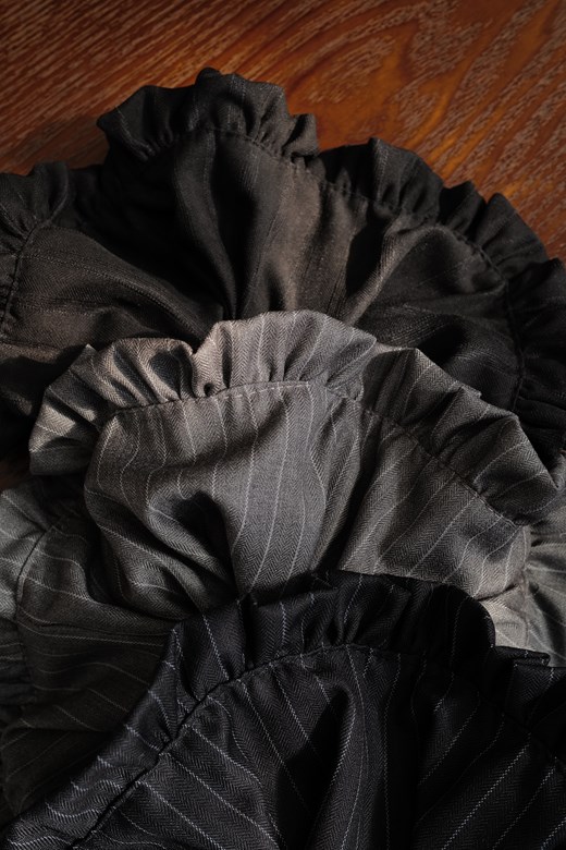 33 西裝紋荷葉髮圈