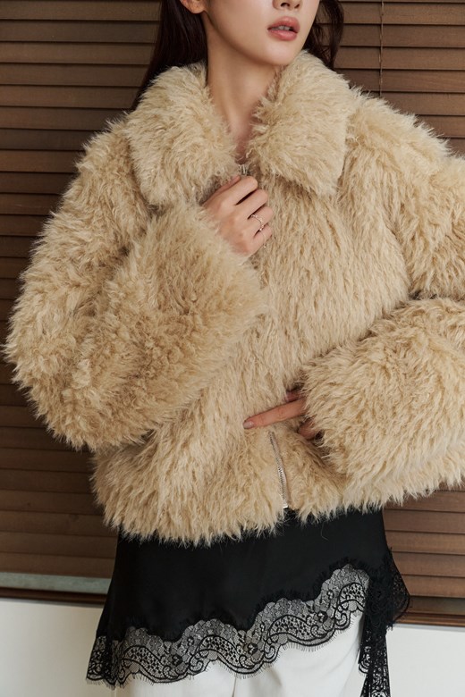 10 翻領毛毛短版外套