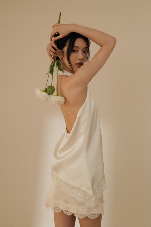 睫毛蕾絲緞面斜擺美背上衣