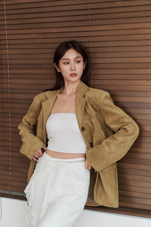 06 麂皮感設計款西裝外套