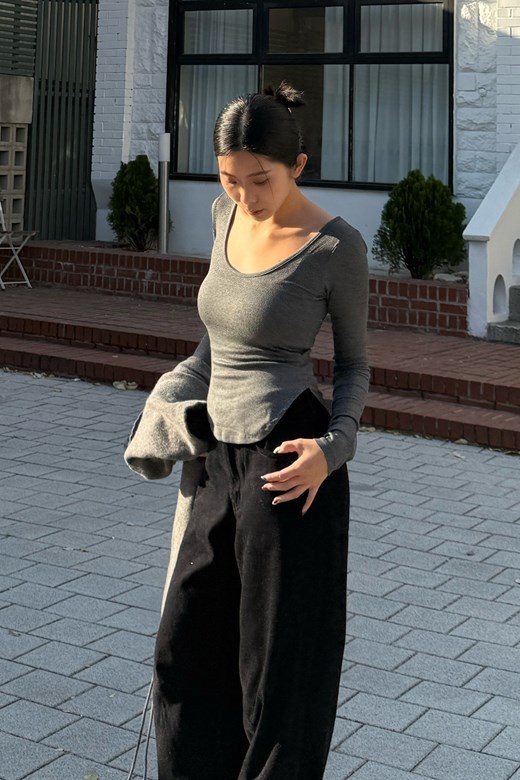 08 Soft Curve圓弧大U領上衣