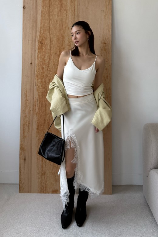 08 蕾絲拼接緞面側開衩鬆緊長裙