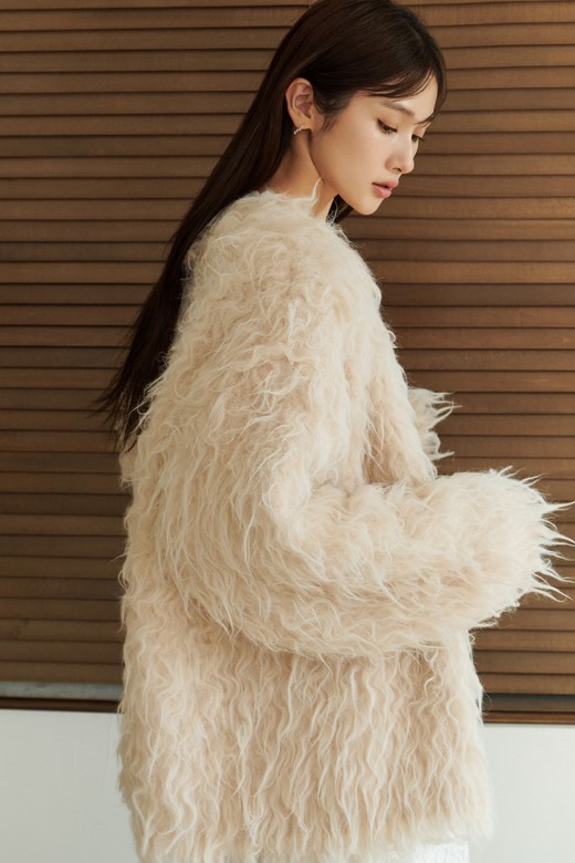 15 捲毛V領排釦外套