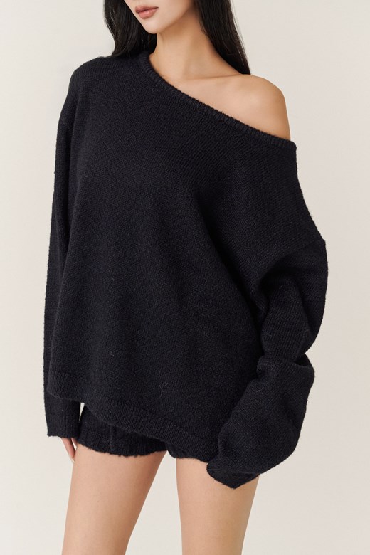 慵懶毛茸斜肩毛衣