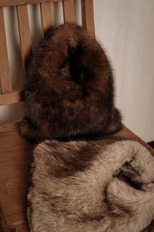 高貴感混色絨毛手提包