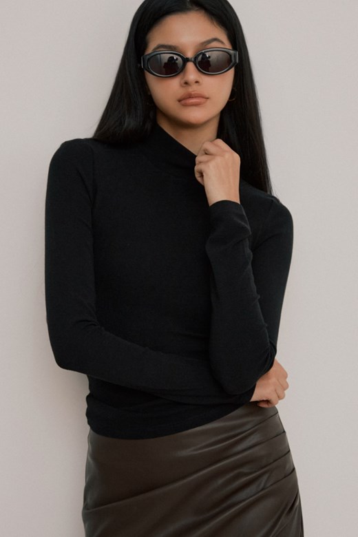 柔彈小高領長袖上衣