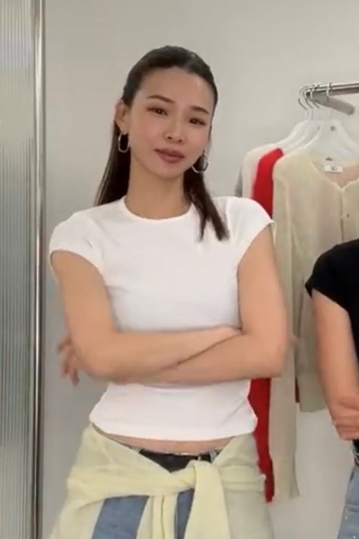 每天都要穿彈力短Tee