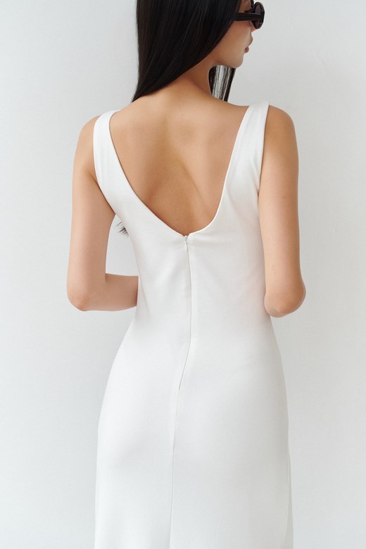 精緻V領美背長洋裝