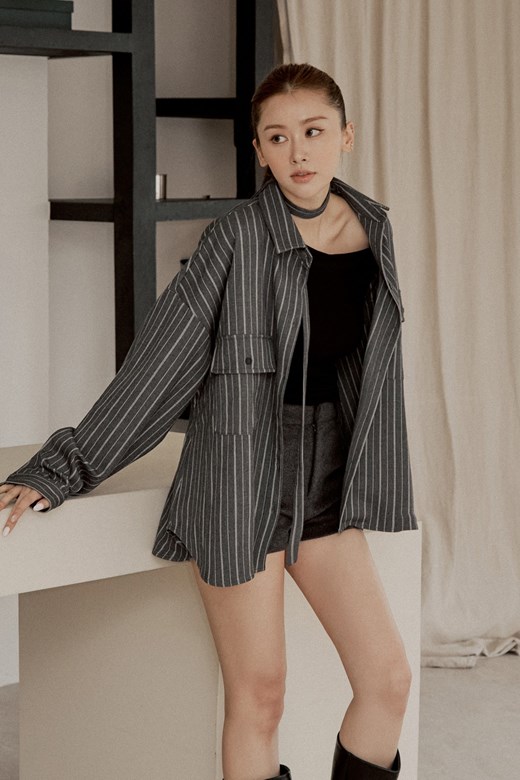 厚磅挺版直條紋寬鬆襯衫(附領巾)