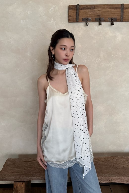 12 輕柔緞面蕾絲拼接短洋裝