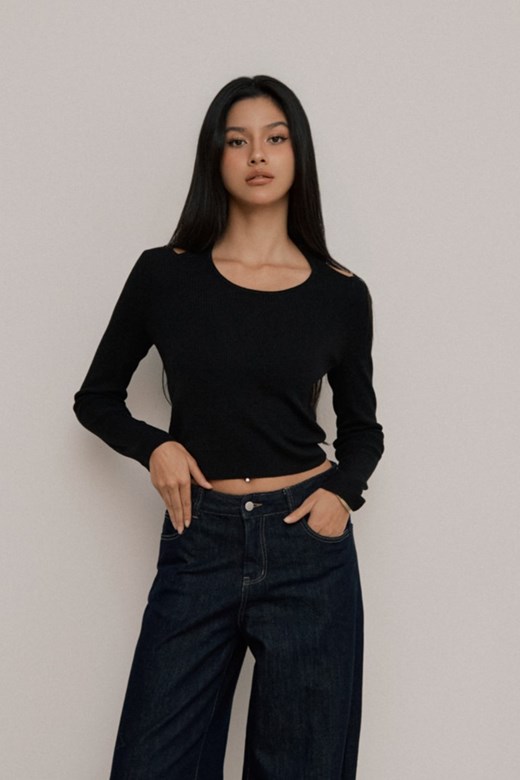 03挖肩簍空針織長袖上衣