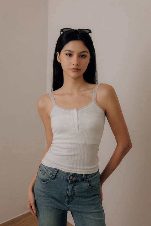 甜美蕾絲肩帶開襟背心